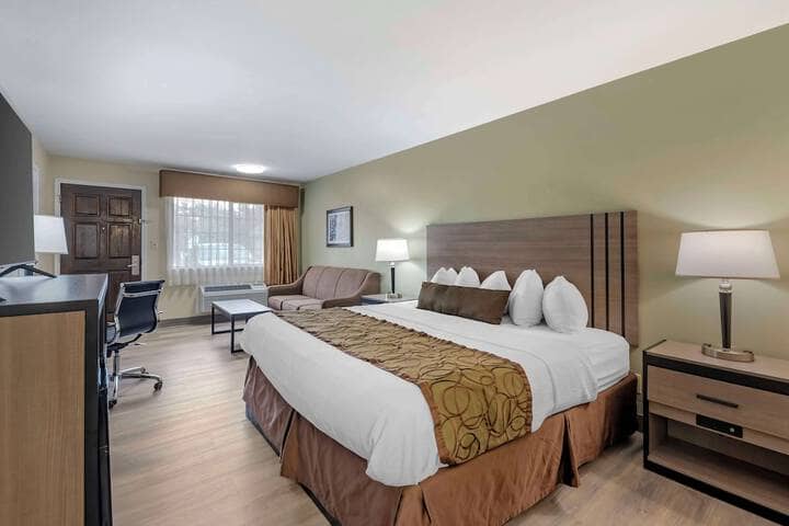 Room 9 of 25