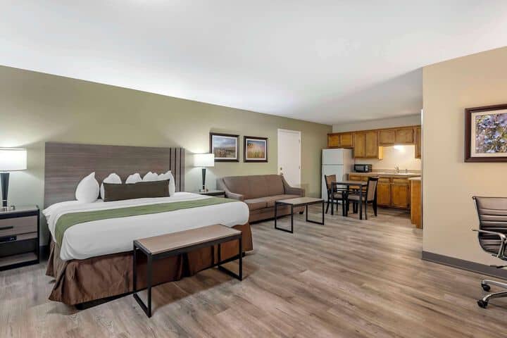 Room 4 of 25