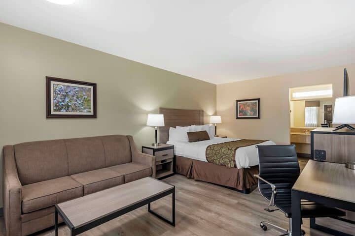 Room 10 of 25