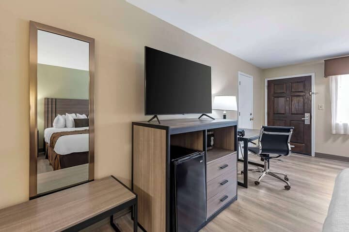 Room 11 of 25